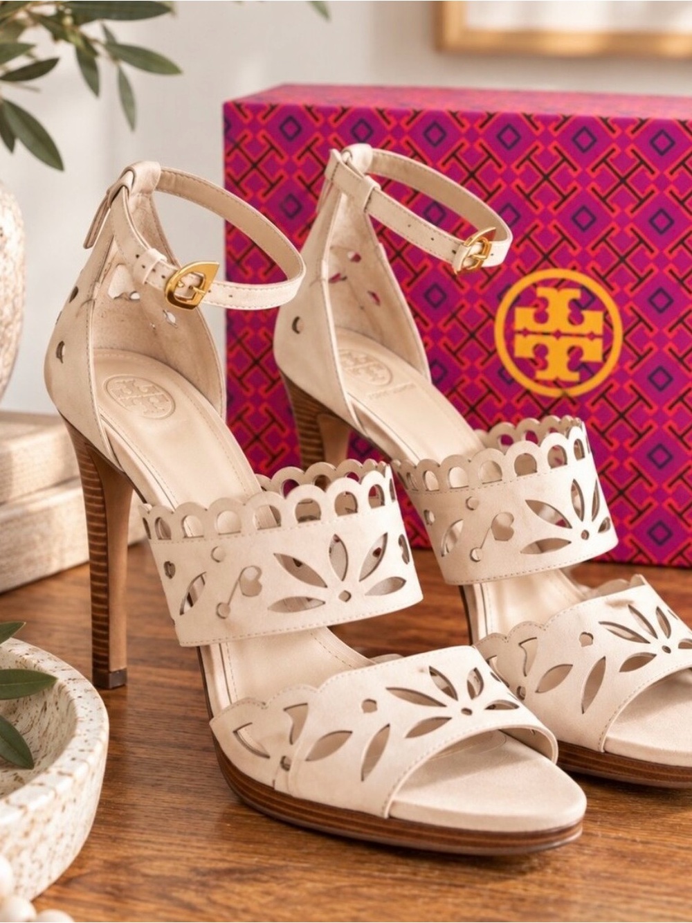 New Tory Burch Cream Lancaster Strap Heels 10mm Size 11